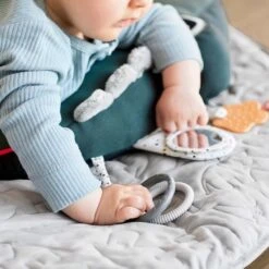 Done By Deer Coussin De Motricité Vibrant Croco -Bébé Produits Boutique 5712643017912 5712643017912 5BaseMedia 550Wx550H